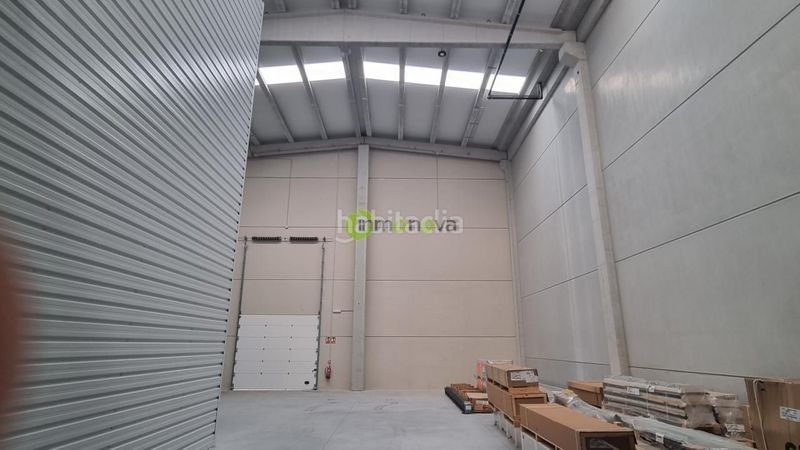 Foto a3ce1ac3-f960-4db7-a3fd-2d6138ee0e9c. Location bâtiment à usage industriel dans Mos
