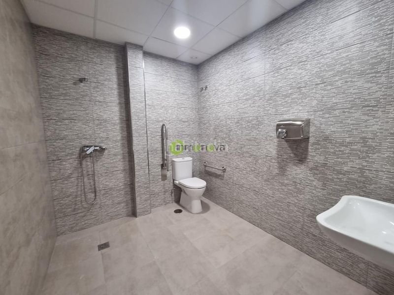Foto bdfa06a2-ba79-4ba7-b6c6-ad24d0984964. Location bâtiment à usage industriel dans Mos