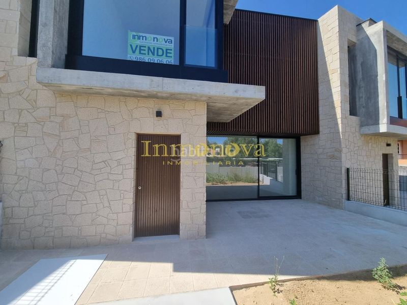 Foto 0eda13df-6071-46a2-bdf0-9305aadbc4c1. Casa adossada a rua areosa a San Pedro da Ramallosa Nigrán