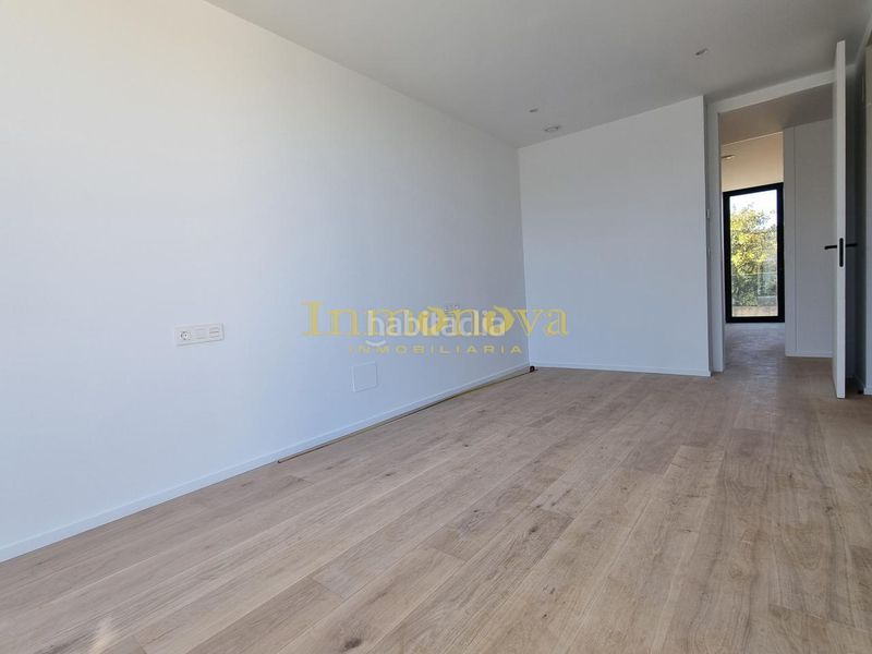 Foto a73da6cd-dc07-4d1d-85af-0ec0abdd9d09. Casa adossada a rua areosa a San Pedro da Ramallosa Nigrán