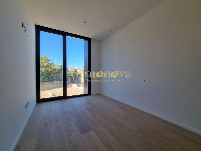 Foto b33f5a7b-a837-4a97-bfd5-c3aa8e69ab3c. Casa adossada a rua areosa a San Pedro da Ramallosa Nigrán