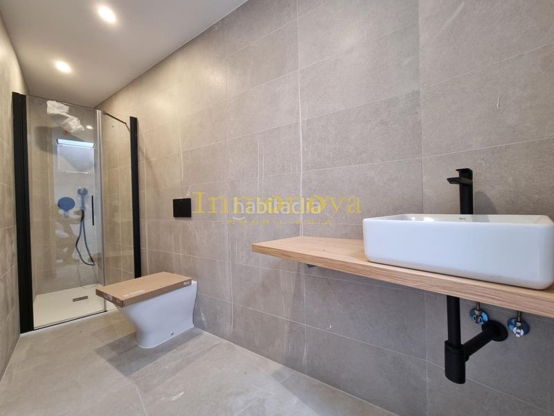 Foto b3f9883c-0940-4fad-a681-fe8ee5414478. Casa adossada a rua areosa a San Pedro da Ramallosa Nigrán