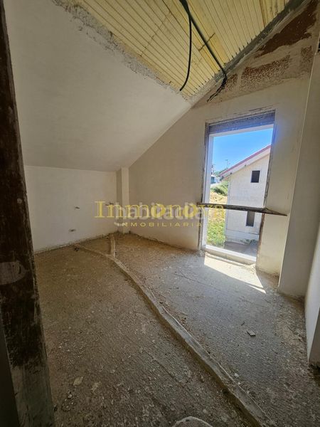 Foto b1cbceb6-8a97-4b3d-ad30-b216b58c7add. Chalet en val do seixo 2 en Merca (A)