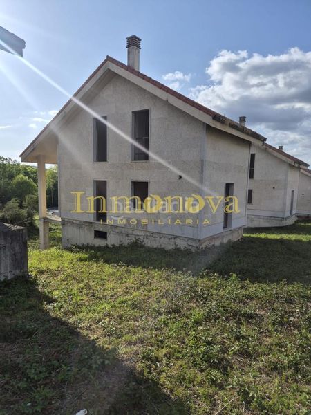 Foto 2f44bb09-b0e9-4435-9aad-19222c000277. Xalet a val do seixo 2 a Merca (A)