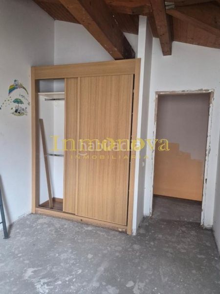 Foto aeda074c-e1b1-4350-ba86-ff26a65972ac. Casa aparellada a val do seixo 2 a Merca (A)