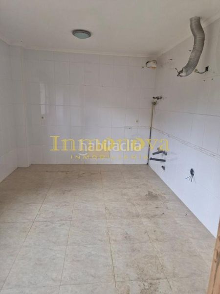 Foto ab8cd486-594c-4cfd-82b7-325c16b07914. Casa pareada en Merca (A)