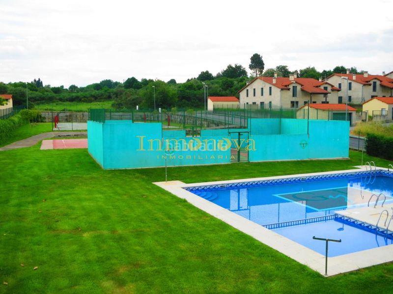 Foto d5b4a820-858b-49d0-9010-176f107c0e1e. Casa pareada en Merca (A)