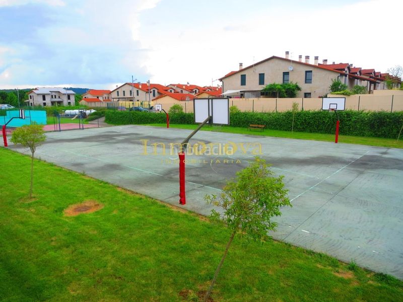 Foto ddc30410-e286-4203-ba77-cd05c2cb89ce. Casa pareada en Merca (A)