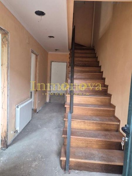 Foto ed12f7ca-362b-4a4a-a28f-649862e834ff. Casa pareada en Merca (A)