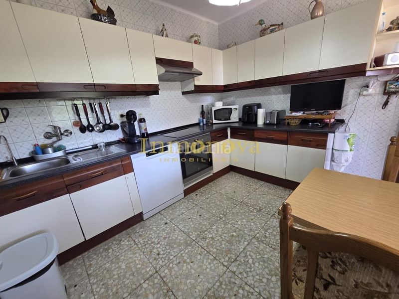 Foto d3c43626-7bab-4bd8-986f-9143b4aeb221. Casa amb calefacció aparcament a Cabral - Candeán Vigo