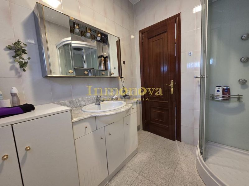 Foto ebd1f5f3-9baa-4277-b73e-1cbb114317f7. Casa amb calefacció aparcament a Cabral - Candeán Vigo