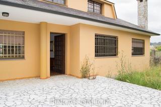 Xalet en Loureda - Laas - Barran. Casa independiente en primera lnea de playa en barran, arteix