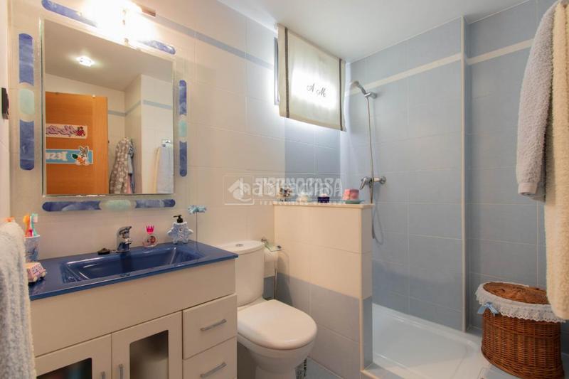 Foto 15625925-ef76-4a4c-9e54-acd6ea8f4705. Casa aparellada amb calefacció aparcament piscina a Valladolid