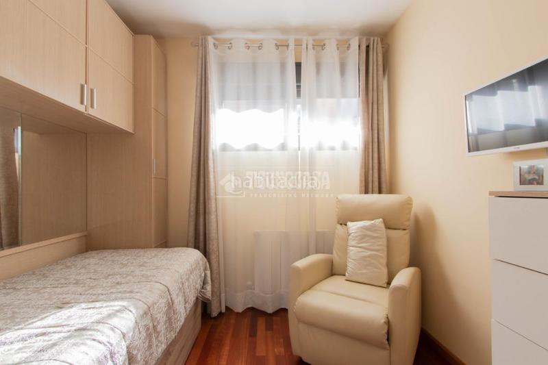 Foto 486cb2fa-81d5-4882-b998-30b42527725d. Casa aparellada amb calefacció aparcament piscina a Valladolid