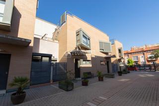 Casa aparellada  C. compositor facundo viña. Casa en venta en valladolid