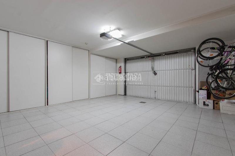 Foto 8662d948-88e4-43e3-9a8f-126353282ad9. Casa aparellada amb calefacció aparcament piscina a Valladolid