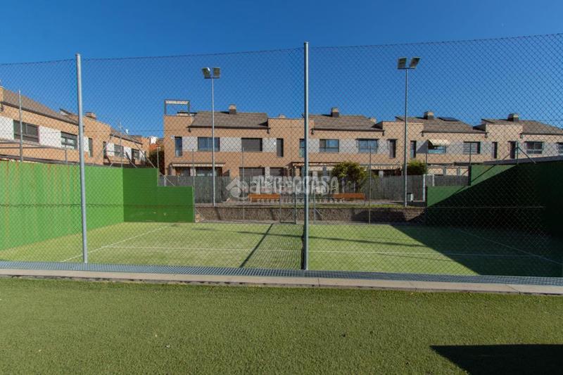 Foto 86d3ccbc-80f8-4af8-9a47-77388d34cc09. Casa aparellada amb calefacció aparcament piscina a Valladolid