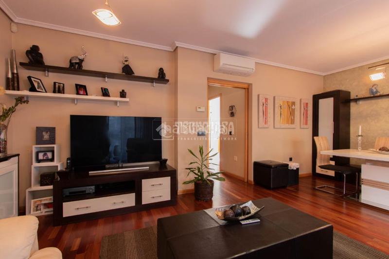 Foto a6e0632b-76db-4f36-930e-b3f225aaf74d. Casa aparellada amb calefacció aparcament piscina a Valladolid