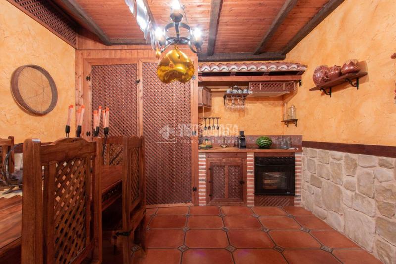 Foto b5859418-02c6-4756-8f55-2bf5b775f8bd. Casa aparellada amb calefacció aparcament piscina a Valladolid
