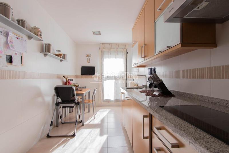 Foto c63c903e-8bd0-43d1-bdd9-80185d2c7496. Casa aparellada amb calefacció aparcament piscina a Valladolid