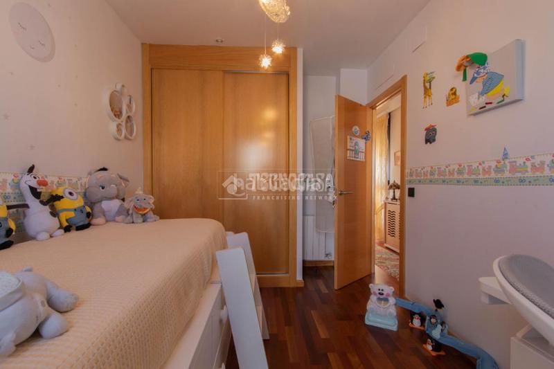 Foto d4d32229-48be-42dd-b6c1-8287ab5afcb0. Casa aparellada amb calefacció aparcament piscina a Valladolid