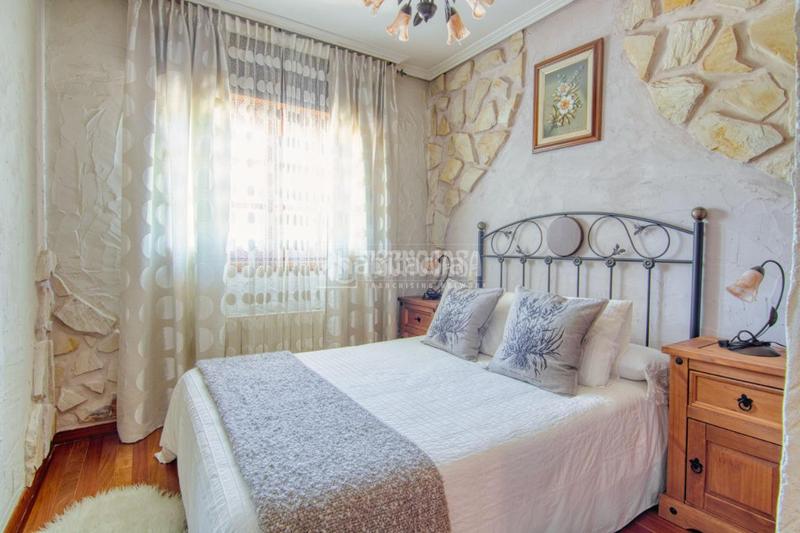 Foto 05c3e697-f789-49c3-a673-373277a45461. Casa bifamiliare con riscaldamento parcheggio in Parquesol Valladolid