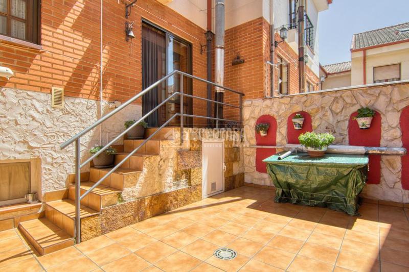 Foto 0efb640a-345b-4108-ba07-068359e7cc18. Casa bifamiliare con riscaldamento parcheggio in Parquesol Valladolid