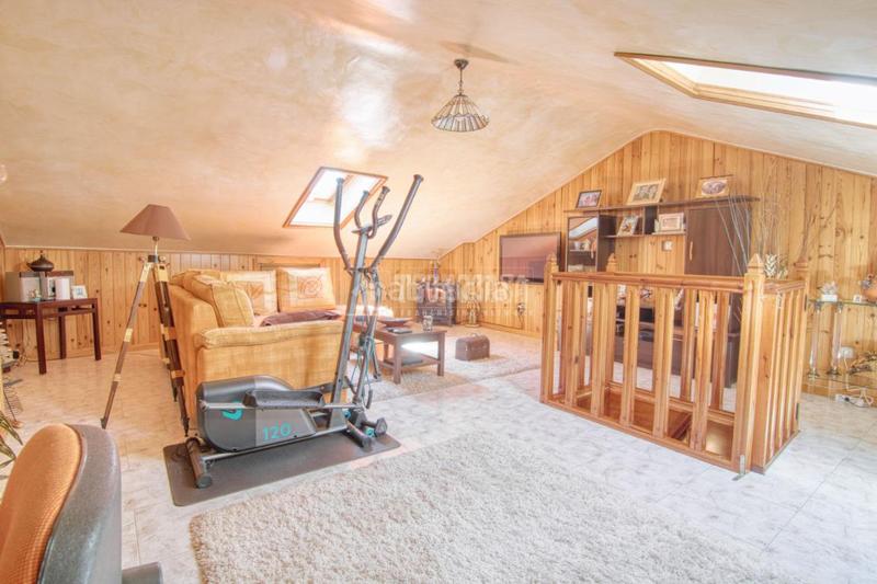 Foto 5e5dd80e-fe73-4182-b7cc-2c246b58a6b3. Casa bifamiliare con riscaldamento parcheggio in Parquesol Valladolid