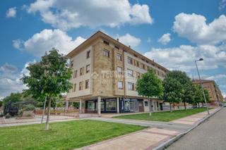 Pis  Calle pedro de valdivia. Piso en venta en arroyo de la encomienda