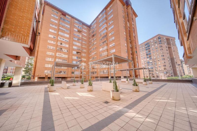 Foto 0a561b52-6f2b-44d4-b24d-f9d922a882cd. Flat with heating parking in Parquesol Valladolid