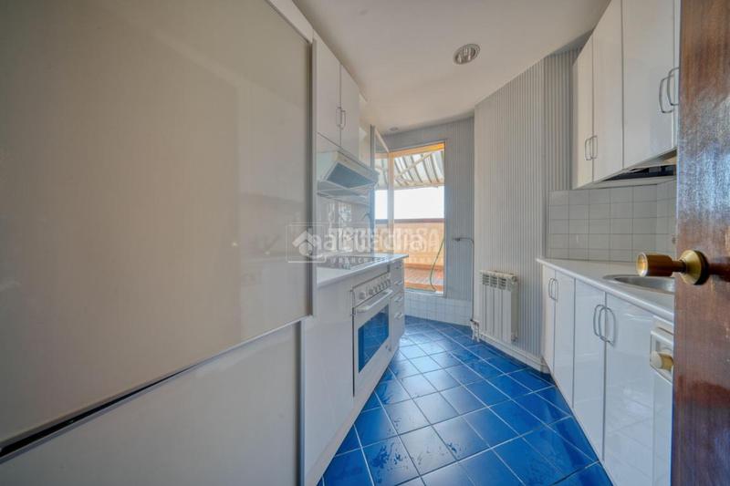 Foto 1ec88be0-ef89-44ea-a01e-c4fca1f1cbb3. Flat with heating parking in Parquesol Valladolid