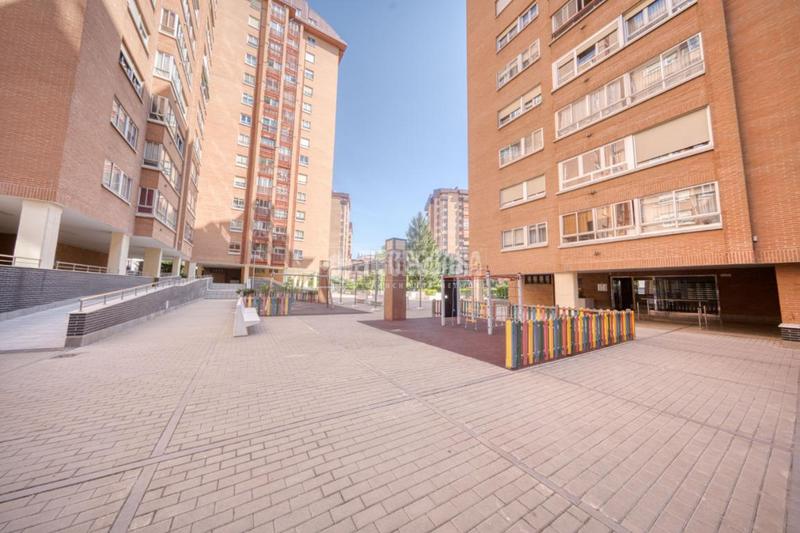 Foto 3b55d2a3-aca1-4a5f-9591-1877de82f8c2. Flat with heating parking in Parquesol Valladolid