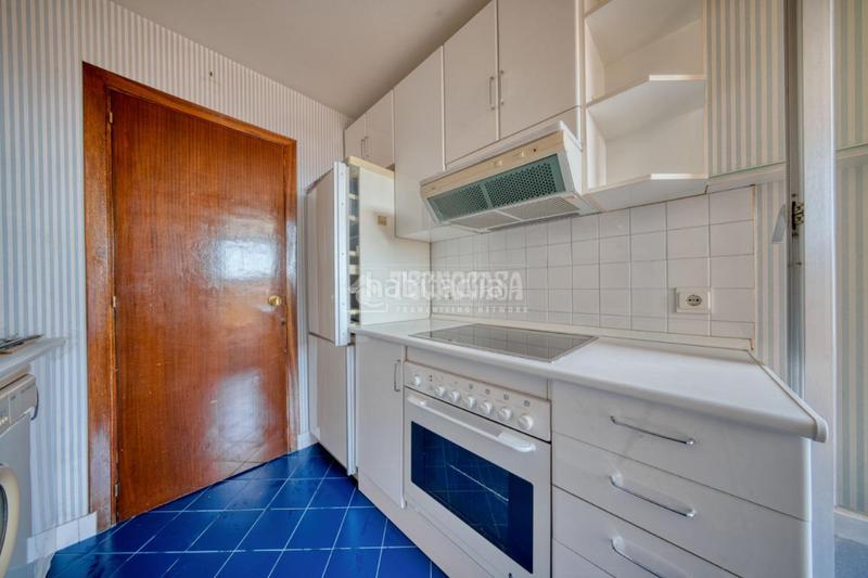 Foto 4bc8e86c-3897-47b7-944e-b240201a138c. Flat with heating parking in Parquesol Valladolid