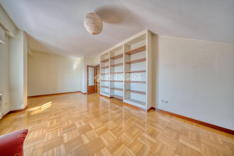 Foto 70ed52e4-d0e2-4077-b2f5-130257f03067. Flat with heating parking in Parquesol Valladolid