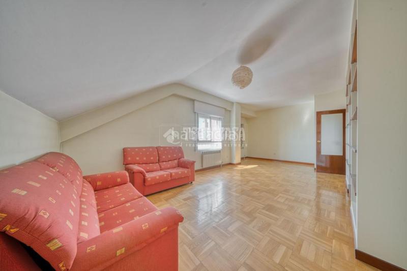 Foto 9ee48419-dafe-414a-b840-d881dda78d06. Flat with heating parking in Parquesol Valladolid