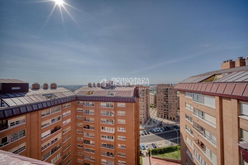 Foto a3f29fc2-6b73-41dd-8571-d6bbdb0bc38e. Flat with heating parking in Parquesol Valladolid
