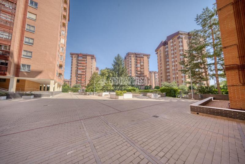 Foto b015845f-fb85-404a-a635-c323d867859a. Flat with heating parking in Parquesol Valladolid