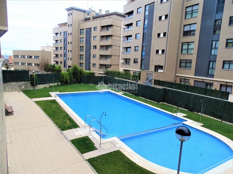 Foto 6f4198dd-79c4-4c15-b6eb-dbdf2fea26e7. Lloguer pis amb calefacció aparcament piscina a Parquesol Valladolid
