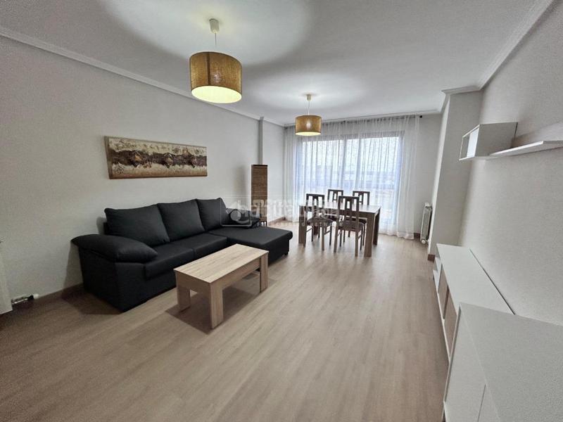 Foto 81d481c5-02d8-41e7-9d89-2e80ac26bd62. Location appartement avec chauffage parking piscine dans Valladolid