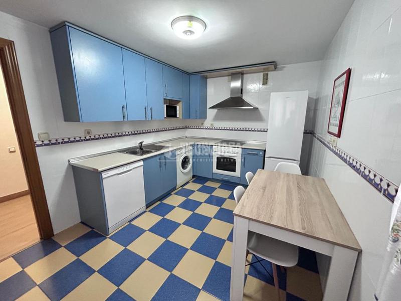 Foto 7e360645-2fdc-4c60-a6b5-ec90b0cd3d65. Rent flat with heating parking pool in Parquesol Valladolid