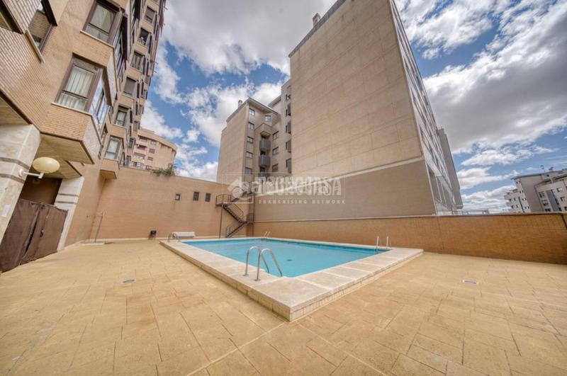 Foto cb83d437-349d-4c7b-a097-e63eca05dc81. Location appartement avec piscine dans Parquesol Valladolid