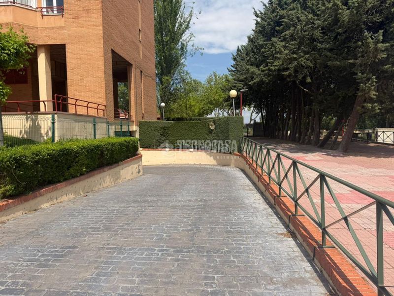 Foto 06b97524-26fb-452f-b823-c2b95fc08ecd. Pis amb calefacció aparcament a Parquesol Valladolid