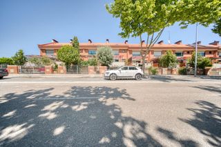Casa aparellada  Calle de miriam blasco. Casa en venta en valladolid