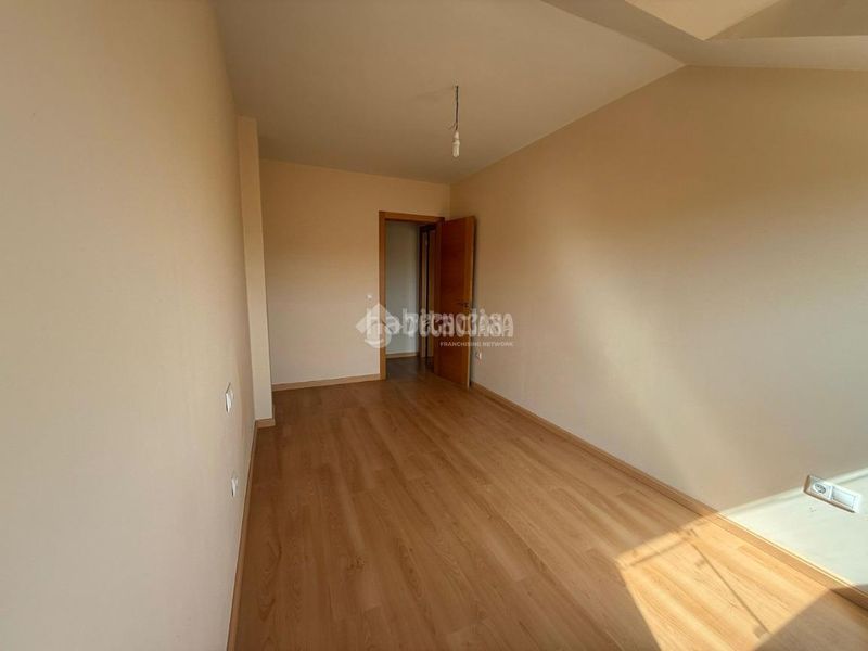Foto d789e915-7b78-4c83-b09c-d52e14da9185. Àtic amb calefacció aparcament a Villanubla
