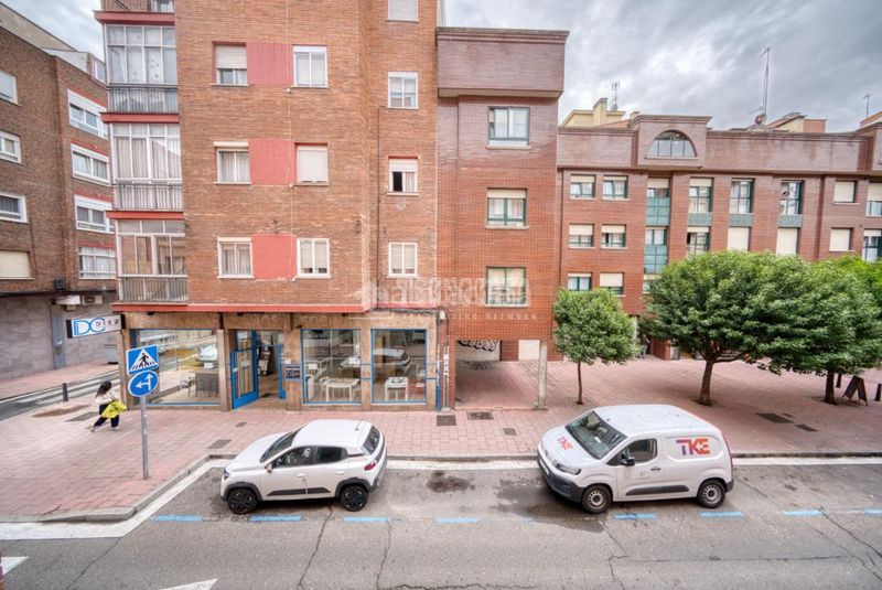 Foto e0129786-421a-48e8-80bb-2e7e8b3335de. Pis amb calefacció aparcament a Circular Valladolid