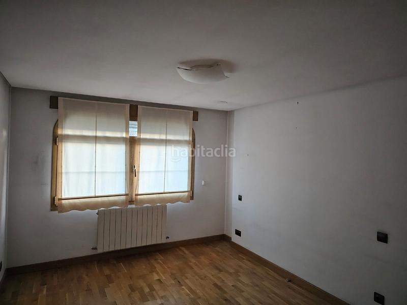 Foto 98d16e59-6ec3-40e7-9f2b-4b9e4ca33abb. Casa adosada en Villafría - La Ventilla - Castañares Burgos