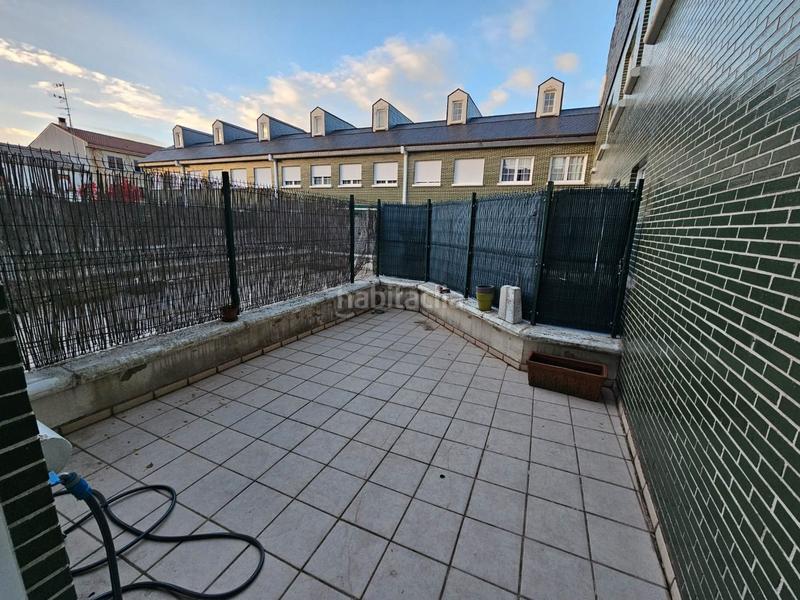 Foto e74d5bbc-7125-4a27-8d37-8eb8bedeb4d3. Maison jumelée avec parking dans Villafría - La Ventilla - Castañares Burgos