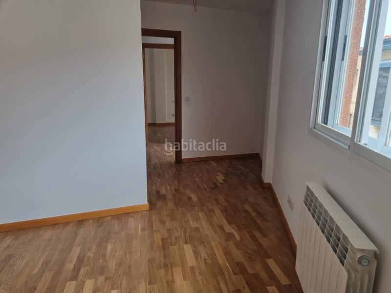 Foto 79208da2-54bd-4aa8-a5a9-ff4a5fd1e274. Casa adossada amb calefacció aparcament a Villafría - La Ventilla - Castañares Burgos