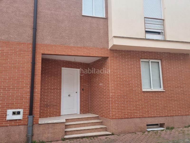 Foto c2bdb3fc-7918-4859-a426-56b1d36a9a15. Casa adossada amb calefacció aparcament a Villafría - La Ventilla - Castañares Burgos