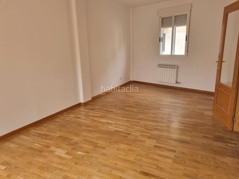 Foto e25bae6d-d1f8-4388-83e7-21e8892b69ba. Maison jumelée avec chauffage parking dans Villafría - La Ventilla - Castañares Burgos